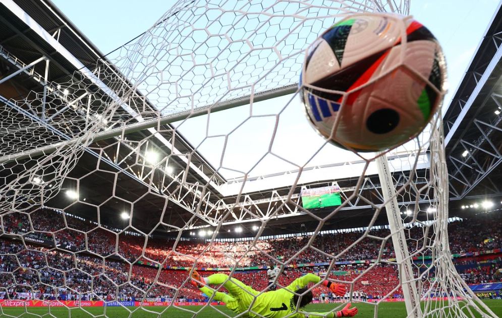 Ivan Toney penalty against switzerland